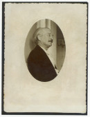 Photographie en médaillon de Paderewski hospitalisé à Lausanne en 1930, prise (avec son autorisation) par Mme Irène Duport, née Spühler, infirmière