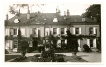 Photographie de la villa «Garengo» du pianiste, compositeur et chef d'orchestre américain d'origine suisse Ernest Schelling, sise à Céligny, sur les rives du Léman