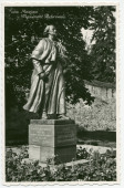 Carte postale de la statue de Paderewski sise dans le Parc de Seigneux à Morges, réalisée par Milo Martin et inaugurée le 3 juillet 1948 – photographie noir-blanc d'angle – éditée par Perrochet à Lausanne