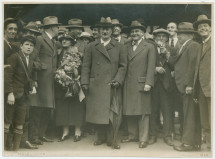 Photographie de l'accueil réservé à Ignace et Hélène Paderewski à Melbourne en 1927, lors de la seconde tournée en Océanie