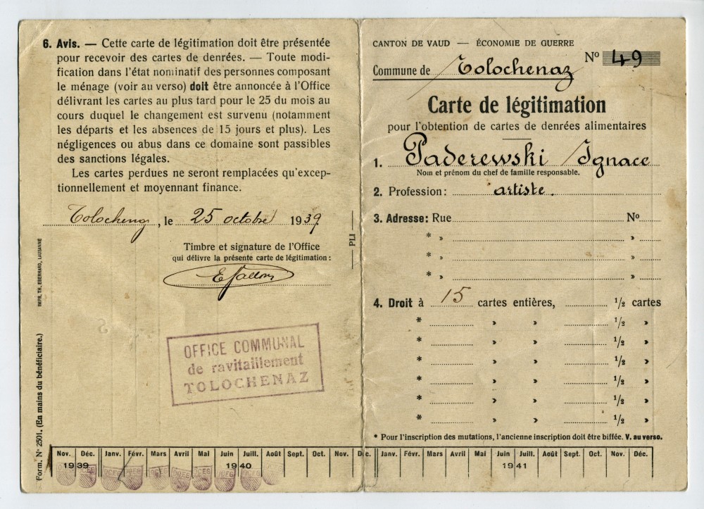 Pages extérieures de la carte de légitimation de la commune de Tolochenaz délivrée à Paderewski le 25 octobre 1939 pour l'obtention de cartes de denrées alimentaires sous l'égide de l'Economie de guerre du Canton de Vaud