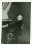 Photographie au piano du jeune Paderewski âgé d'environ 11 ans