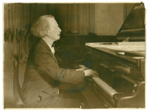 Photographie de Paderewski au piano à Londres en 1925
