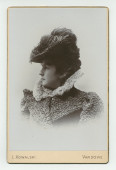 Photographie d'Hélène Gorska, née baronne de Rosen, avec chapeau, de profil, réalisée vers 1898 par L. Kowalski à Varsovie – tirage original sur carton avec impression publicitaire au verso