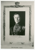 Reproduction photographique d'un portrait encadré du roi Albert Ier de Belgique (1875-1934) avec dédicace «Au libérateur de la Pologne et à l'incomparable artiste, Albert, 27 mai 1924»