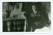 Photographie du compositeur polonais Karol Swymanowski en 1935 dans sa villa de Zakopane, dans le Sud de la Pologne (Petite-Pologne)