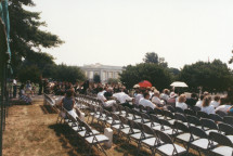 Reportage photographique de la translation de la dépouille mortelle de Paderewski du cimetière national d'Arlington à la cathédrale Saint-Jean de Varsovie, au début de l'été 1992