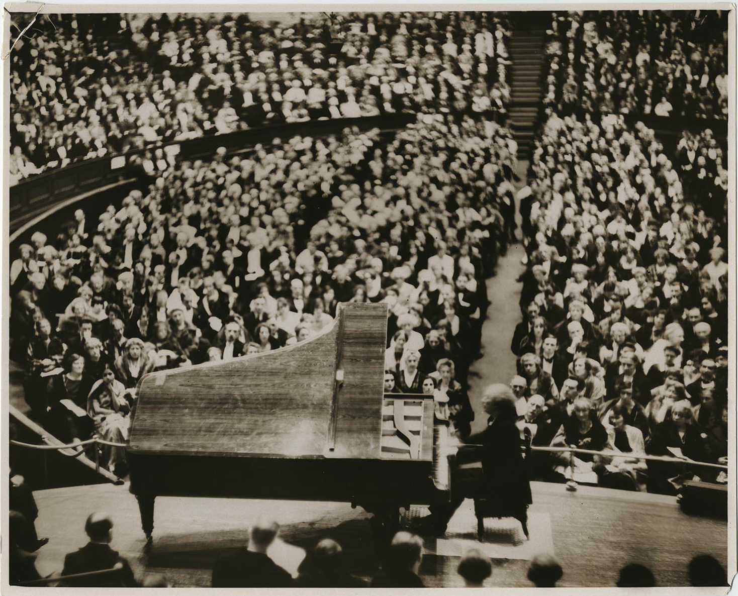 This image has an empty alt attribute; its file name is PAD_1933_Albert-Hall-The-Times.jpg