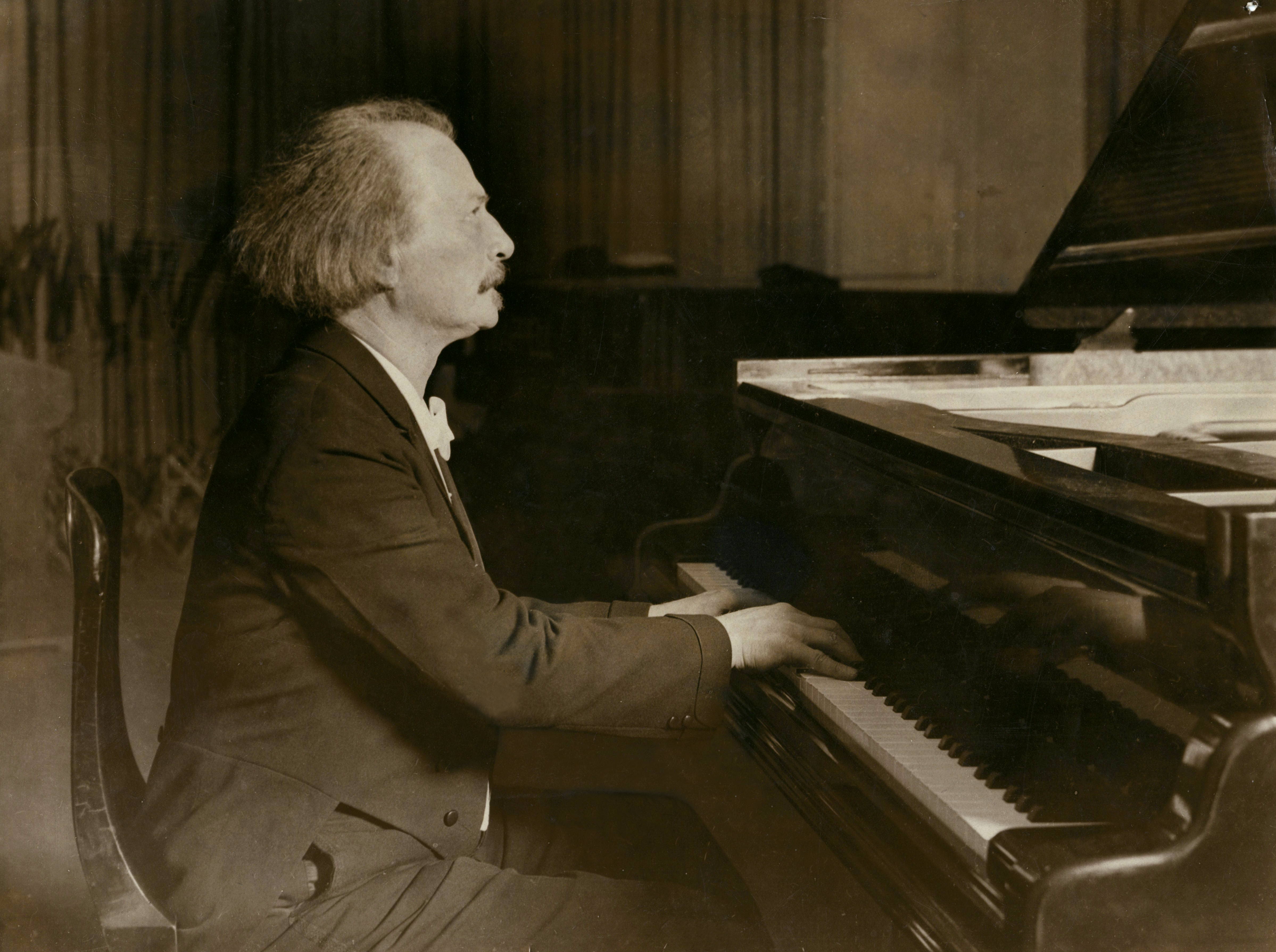 Ignacy Paderewski at the piano, photographed in London in 1926